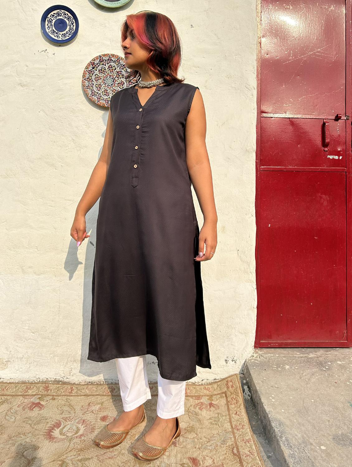 women self design sleeveless a-line kurta - 21974941 - Standard Image - 3