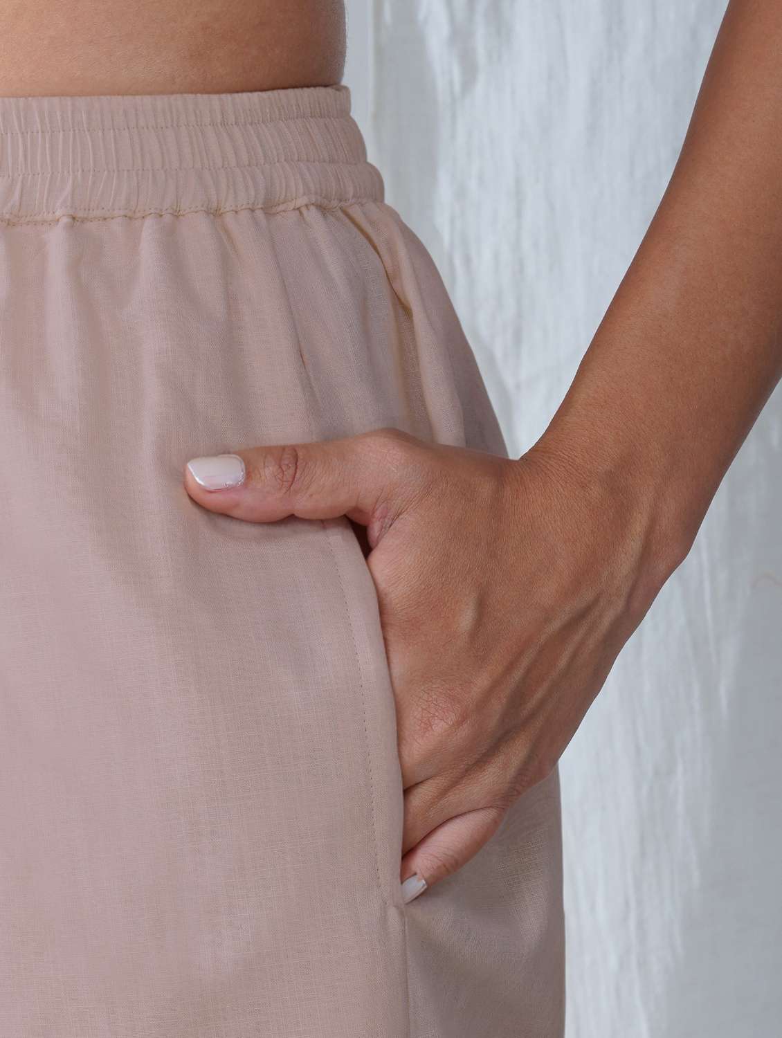 women solid mid rise ankle length tapered pant - 21975004 -  Standard Image - 3