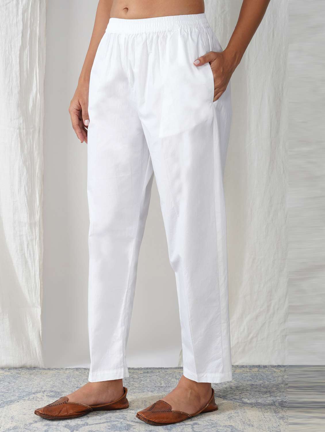 women solid mid rise ankle length tapered pant