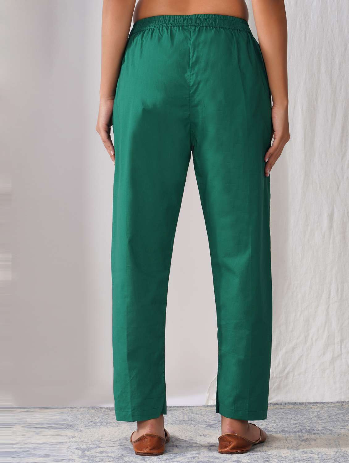 women solid mid rise ankle length tapered pant - 21975033 -  Standard Image - 3