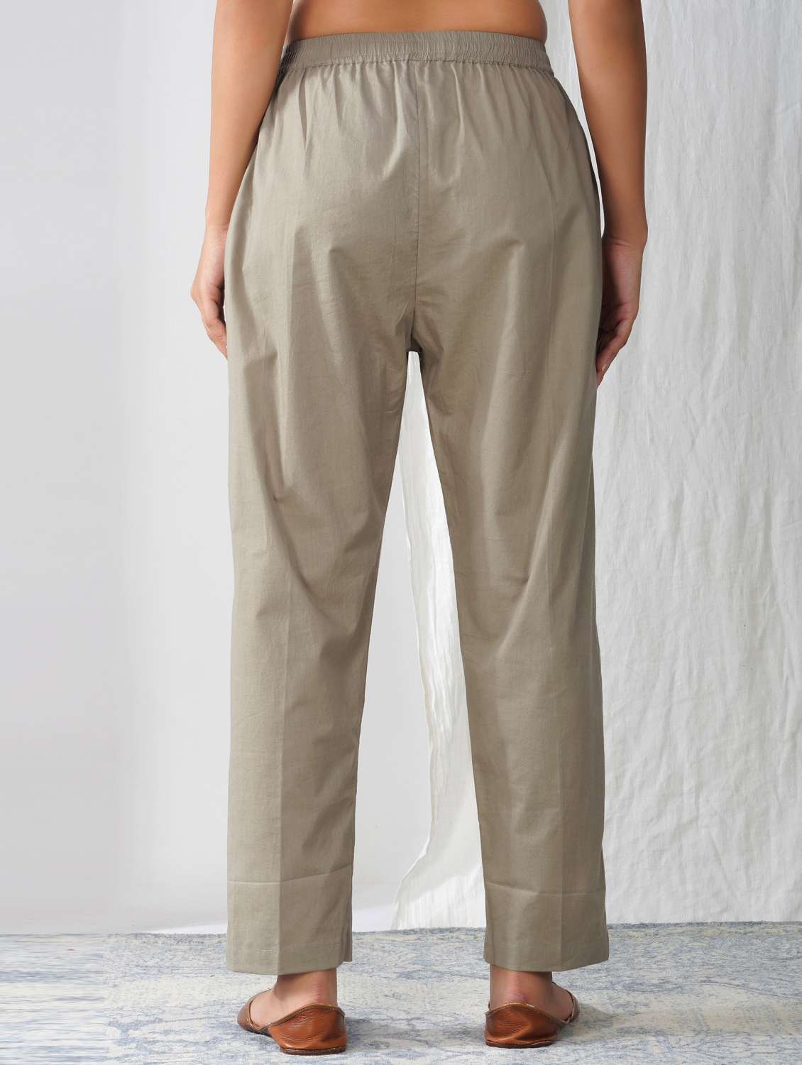 women solid mid rise ankle length tapered pant - 21975034 -  Standard Image - 3
