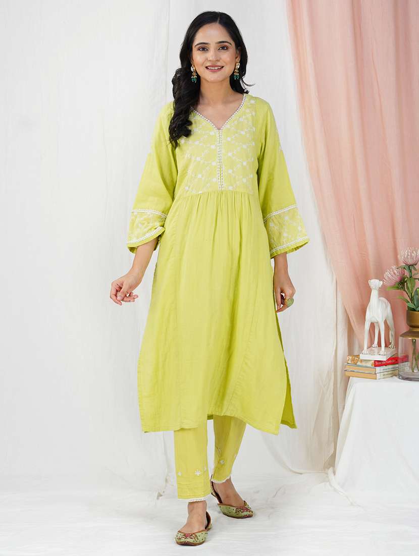 women solid with work three quarter sleeve kurta pant set
