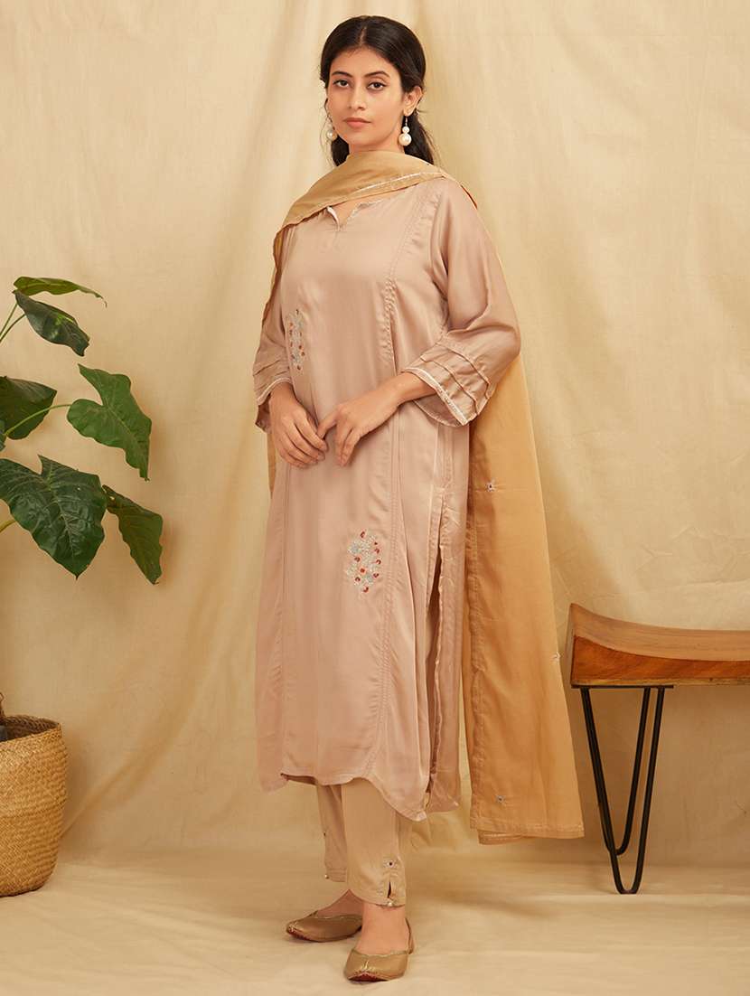 women three quarter sleeve kurta pant with dupatta set - 21975183 - Zoom Image - 0