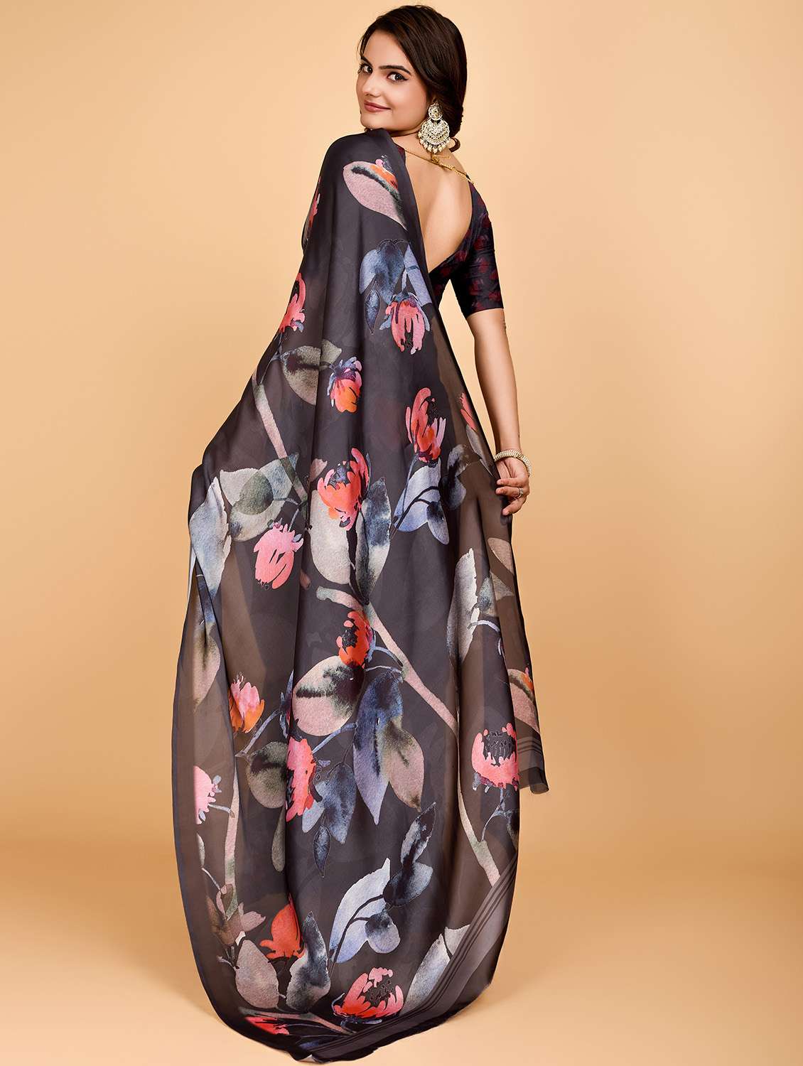 women floral printed saree with blouse - 21975247 - Standard Image - 3