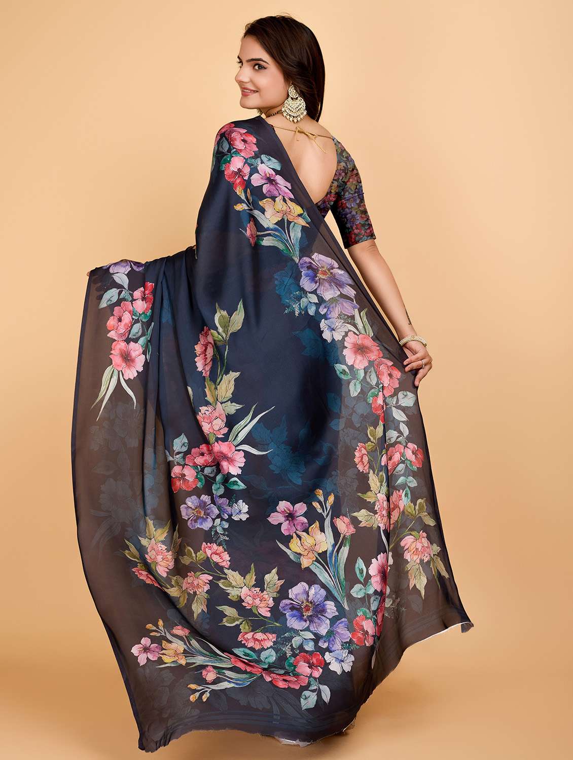 women floral printed saree with blouse - 21975248 - Standard Image - 3