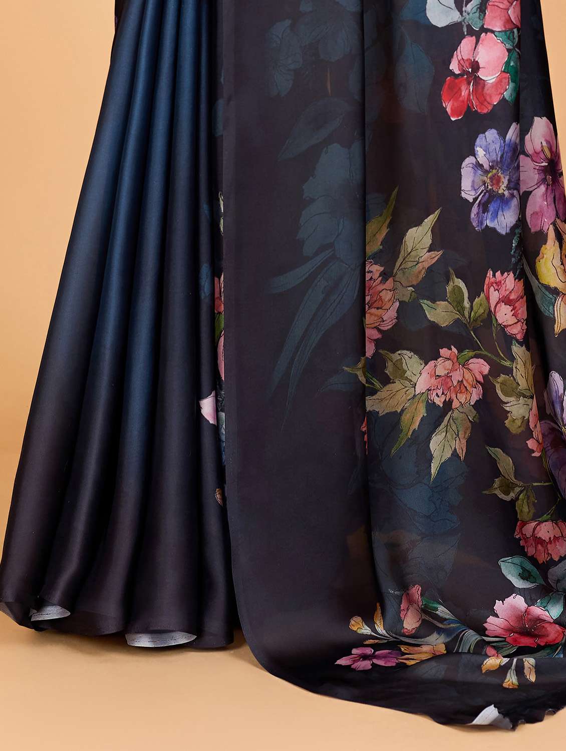 women floral printed saree with blouse - 21975248 - Standard Image - 5