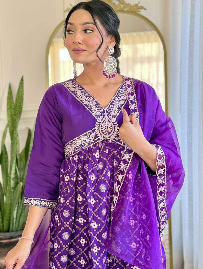 women three quarter sleeve kurta pant with dupatta set - 21975486 - Standard Image - 3