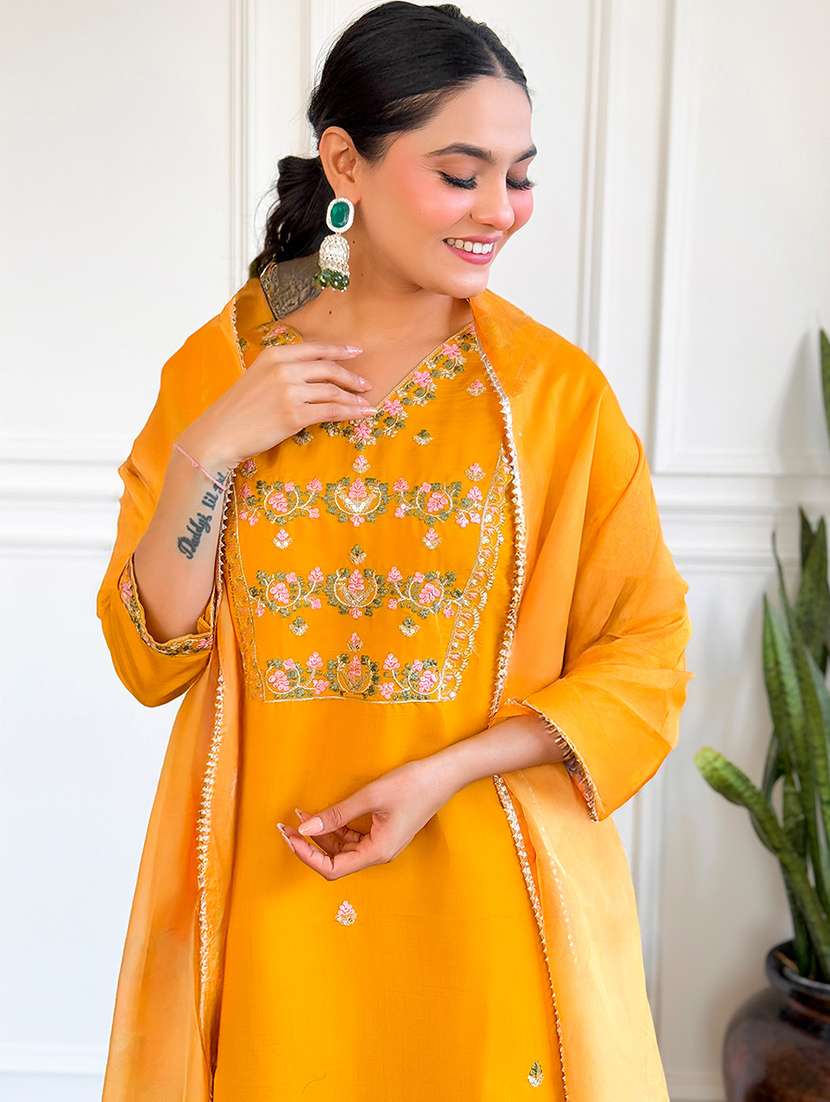 women three quarter sleeve kurta pant with dupatta set - 21975557 -  Standard Image - 3