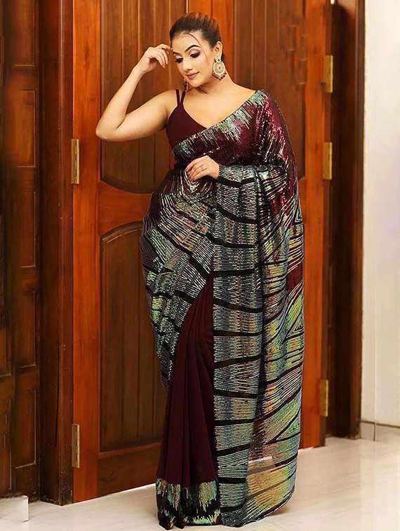women maroon embellished saree with blouse - 21976136 -  Zoom Image - 0