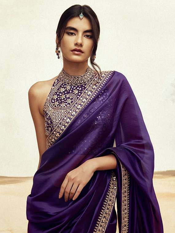 Women Solid With Bordered Saree With Blouse