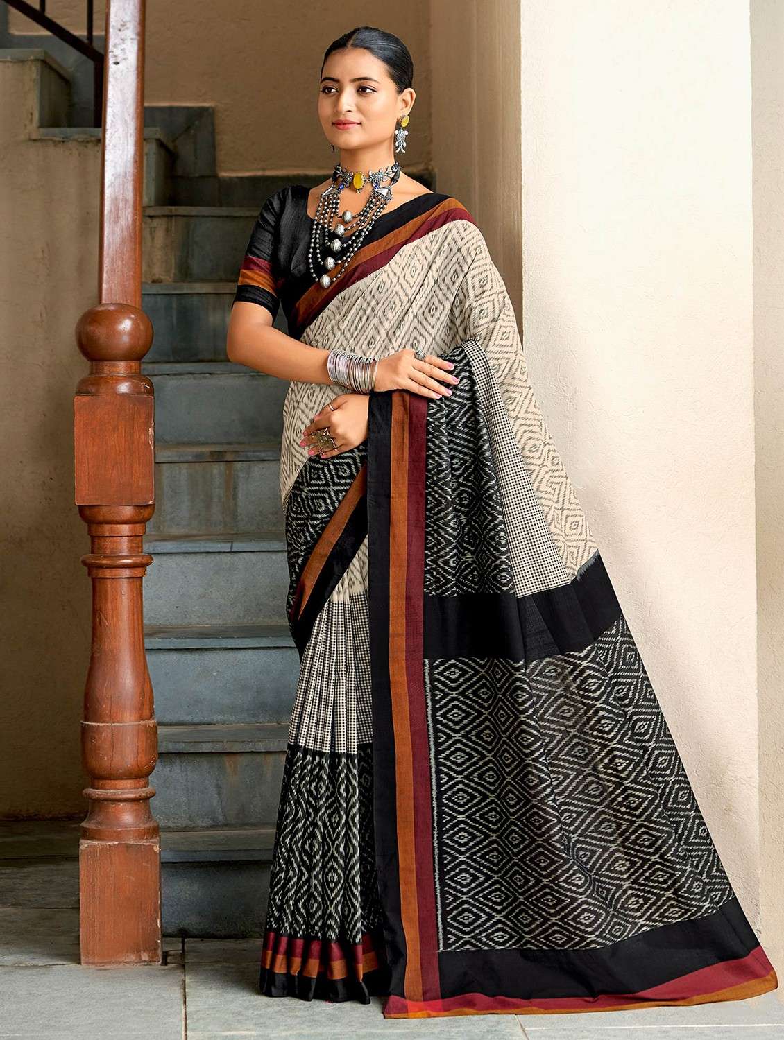 women printed casual wear saree with blouse