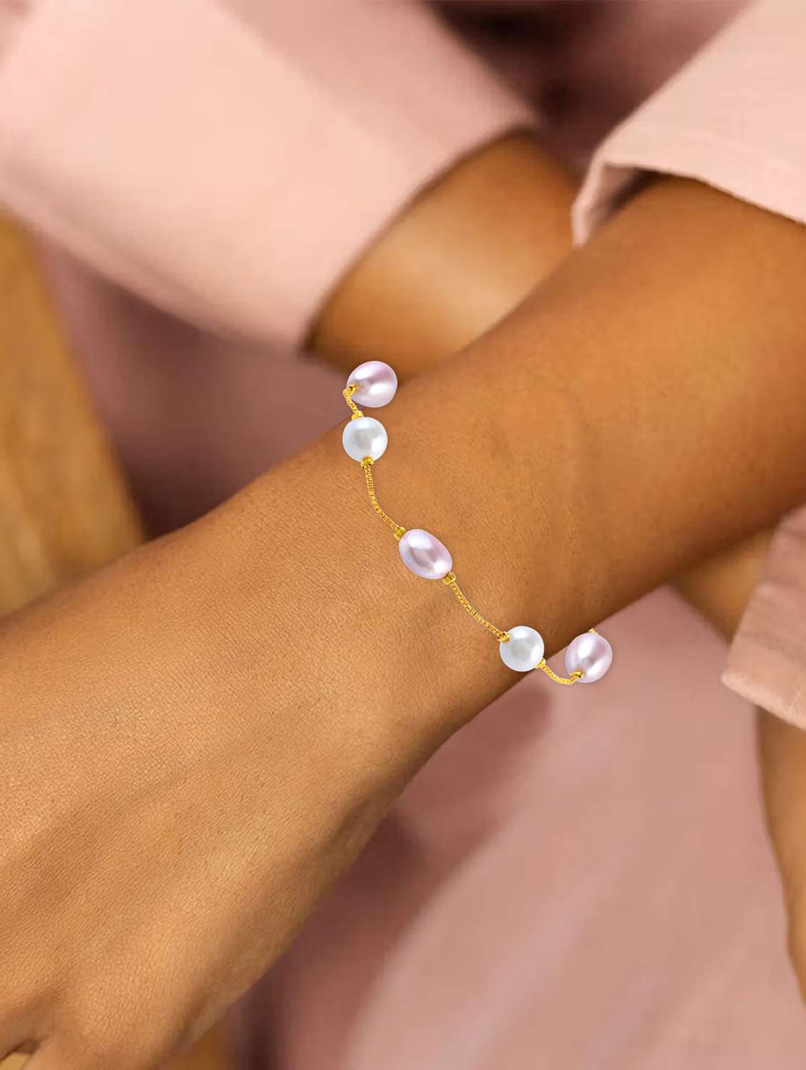 fresh water pearls women bracelet - 21976395 -  Standard Image - 3