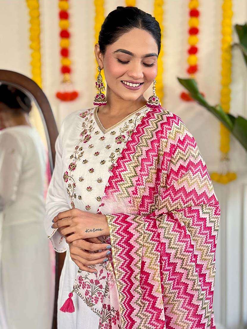 women embroidered long sleeve kurta pant with dupatta set - 21976512 - Standard Image - 5