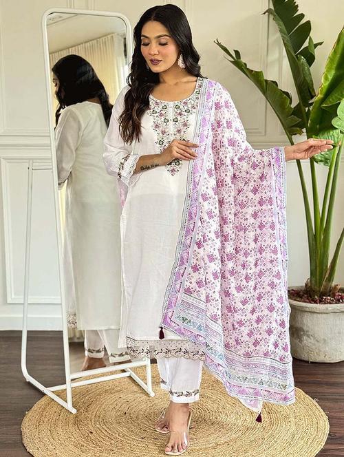 women three quarter sleeve kurta pant with dupatta set - 21976513 - Standard Image - 0