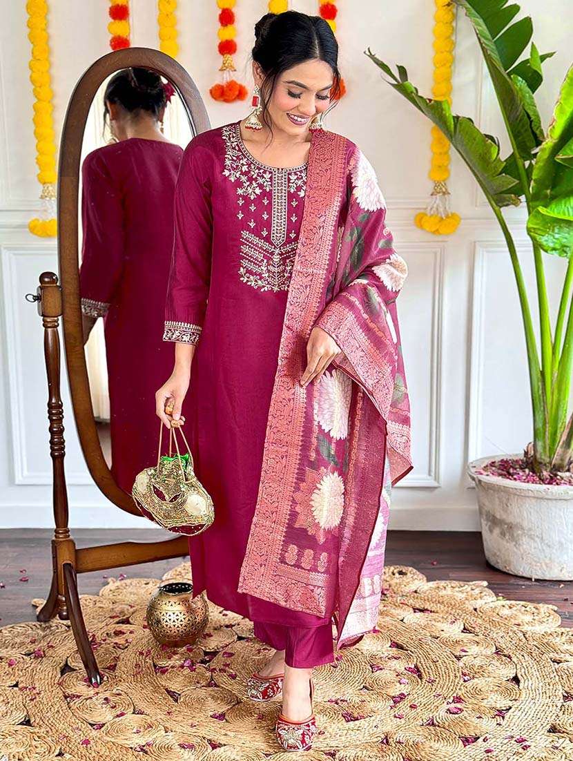women three quarter sleeve kurta pant with dupatta set - 21976515 - Zoom Image - 0