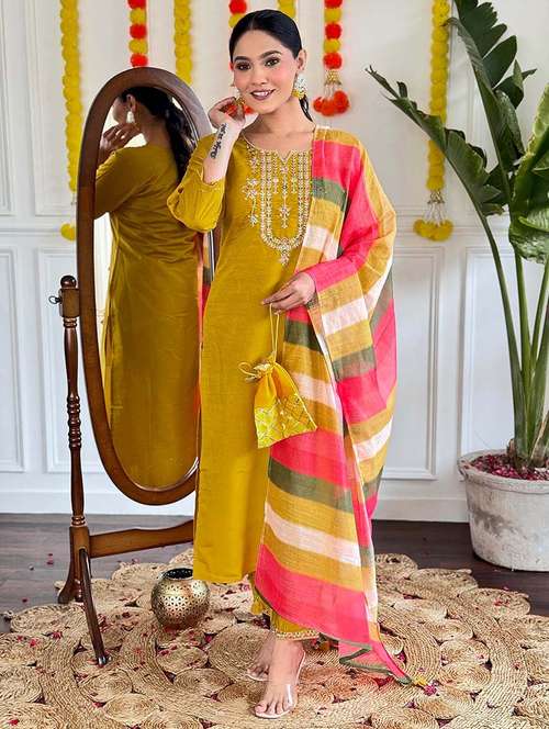 women three quarter sleeve kurta pant with dupatta set - 21976518 - Standard Image - 0