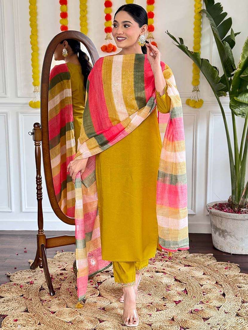 women three quarter sleeve kurta pant with dupatta set - 21976518 - Standard Image - 3