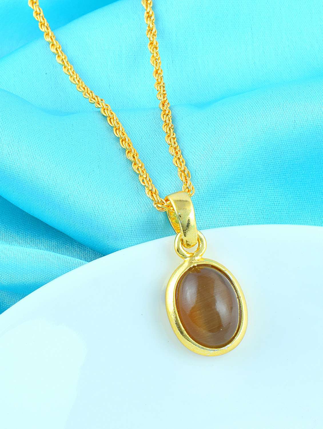gold oval pendant necklace with chain