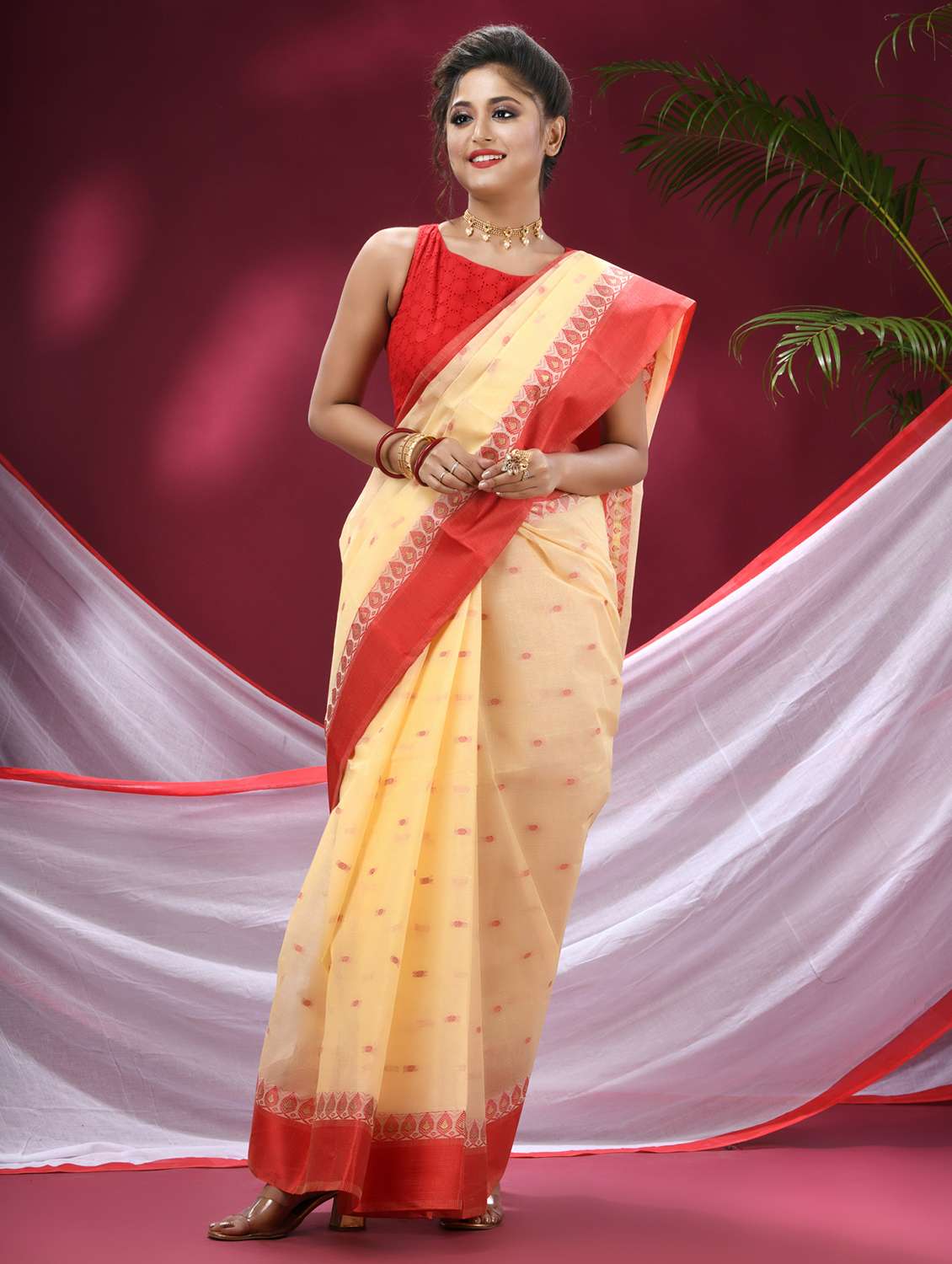 women self design handloom saree