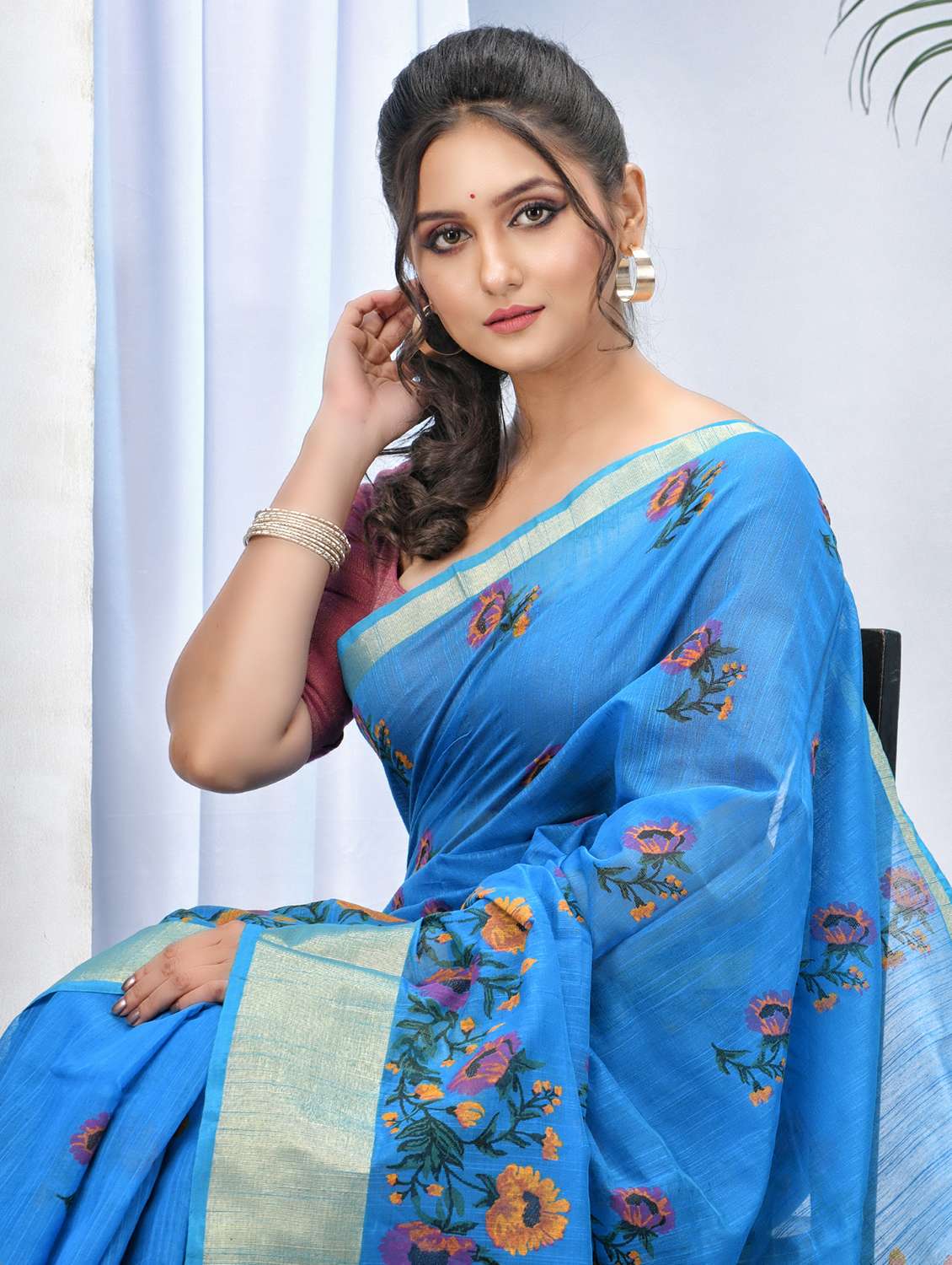 women floral bordered saree with blouse - 21977391 - Standard Image - 3