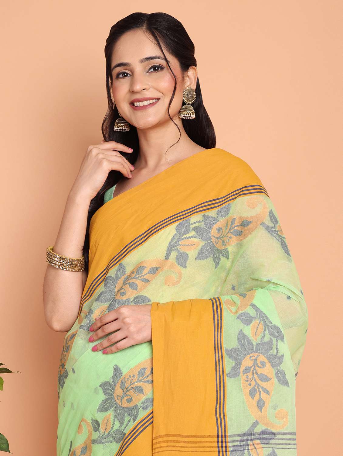 women self design handloom saree - 21977433 - Standard Image - 3