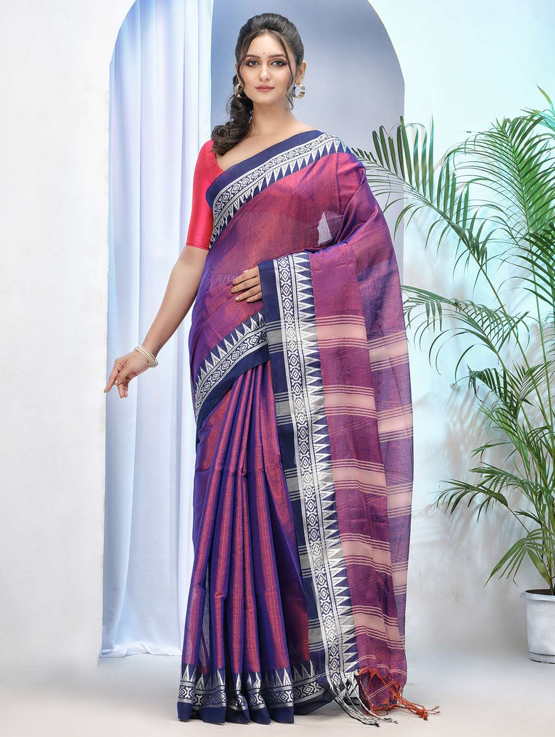 women solid with bordered saree with blouse