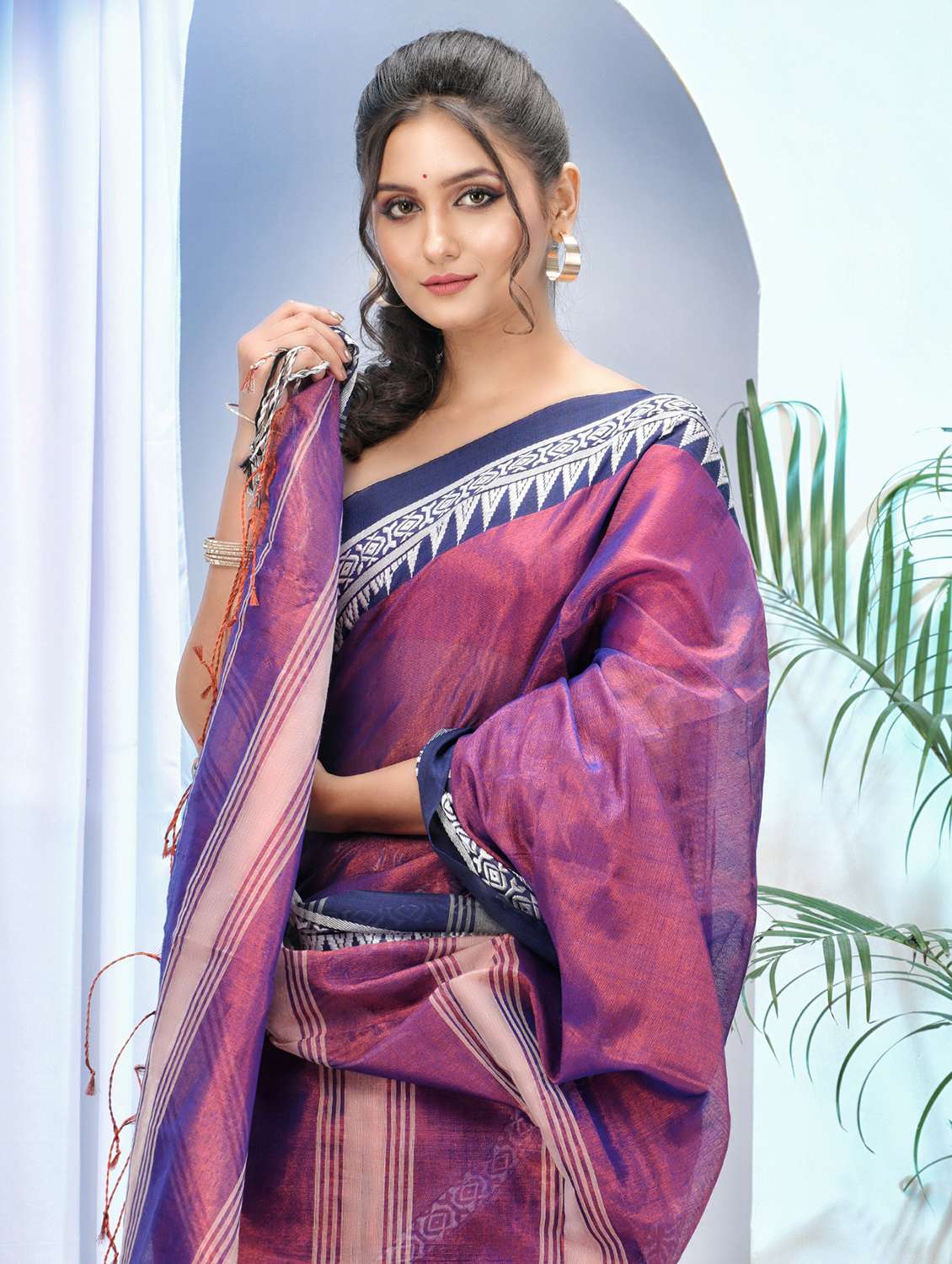 women solid with bordered saree with blouse - 21977456 - Standard Image - 3