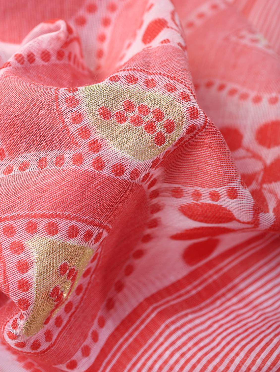 women red jamdani saree - 21977490 -  Standard Image - 3