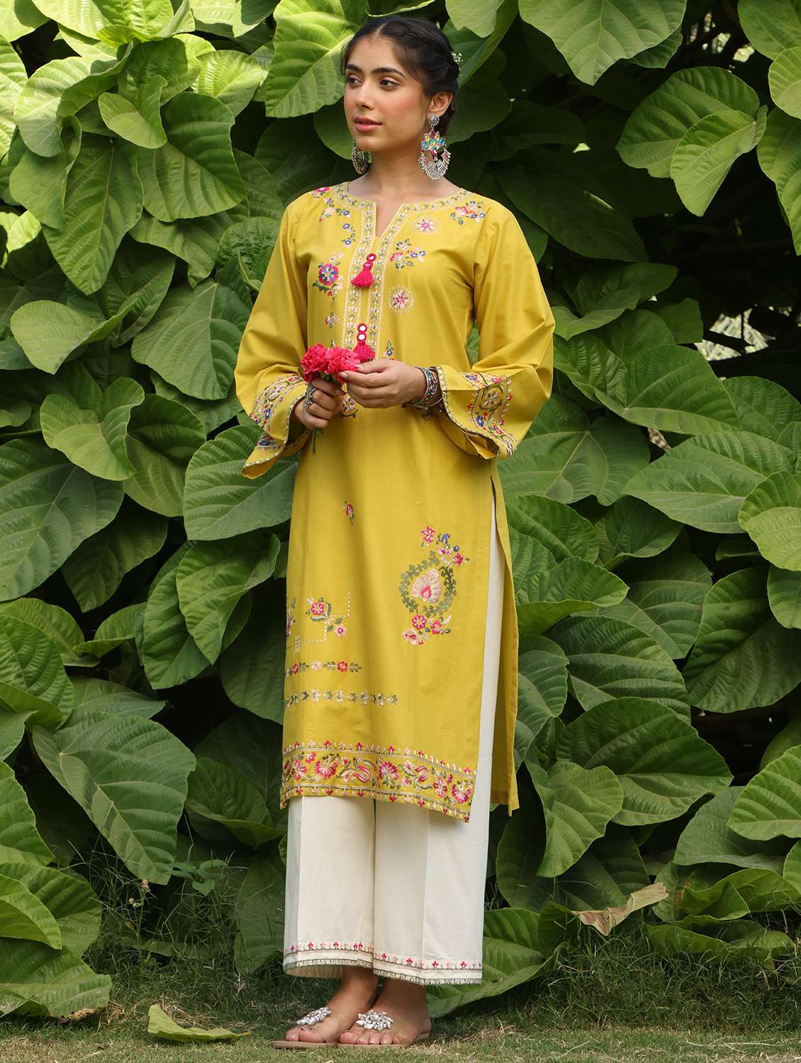 women solid with work long sleeve straight kurta
