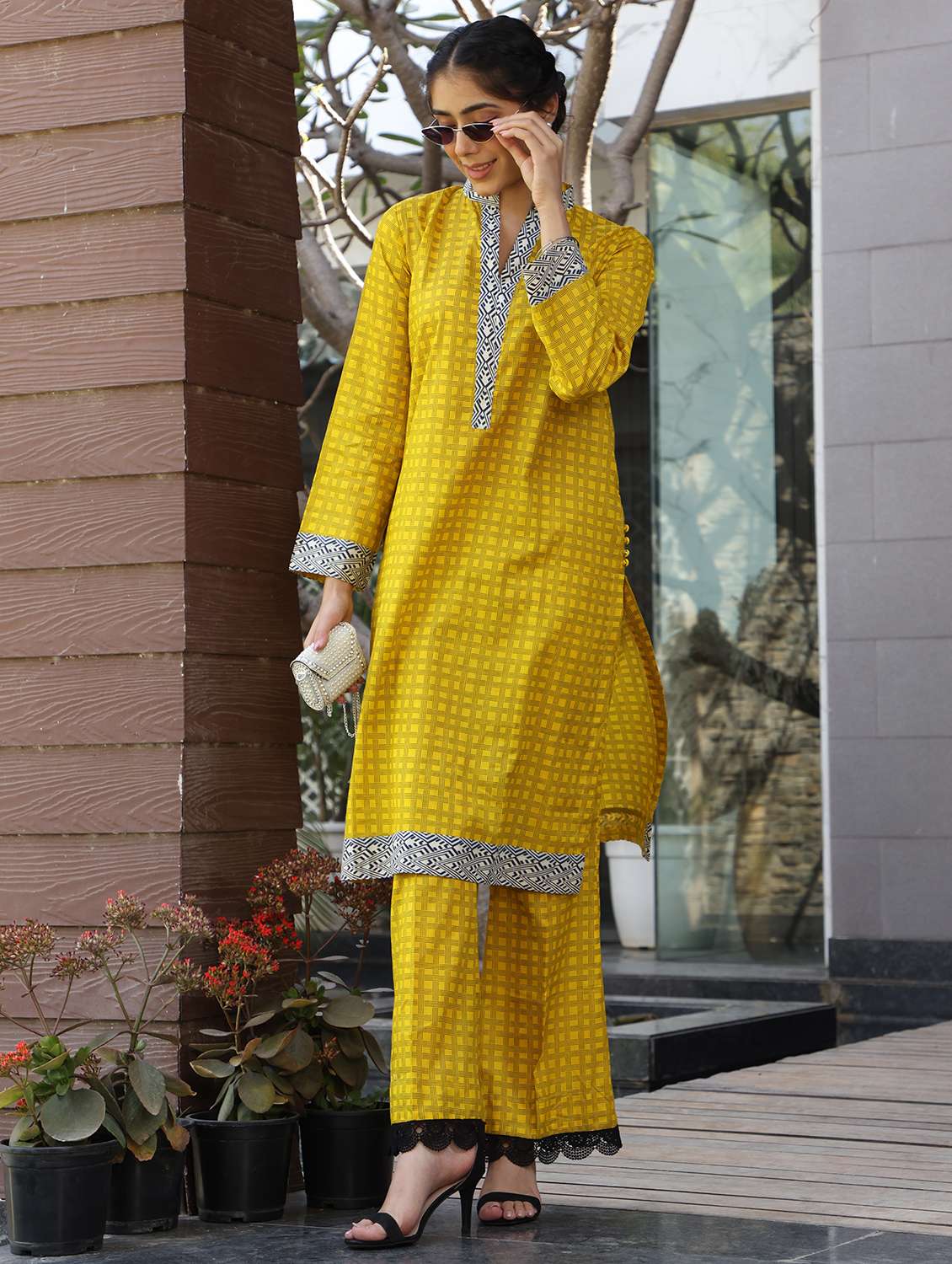women checkered long sleeve kurta palazzo set