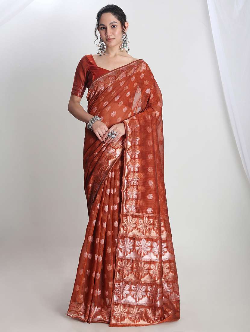 women self design bordered saree with blouse