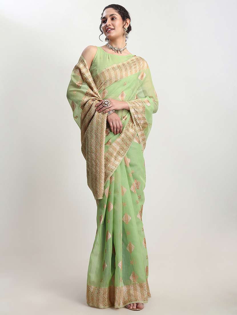women self design bordered saree with blouse