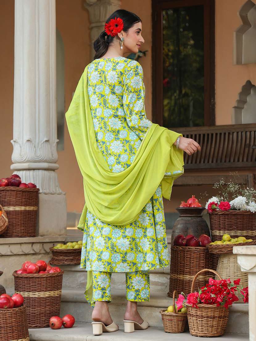 women floral three quarter sleeve kurta pant with dupatta set - 21978452 -  Standard Image - 3