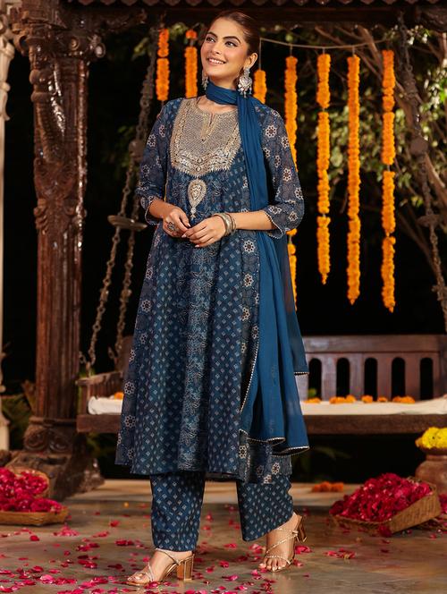 women embroidered three quarter sleeve kurta pant with dupatta set - 21978456 - Standard Image - 0