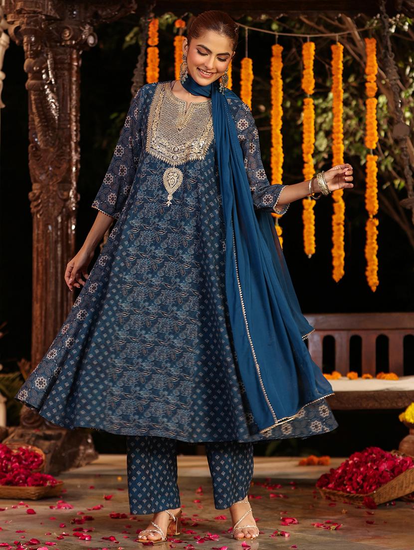 women embroidered three quarter sleeve kurta pant with dupatta set - 21978456 - Standard Image - 3