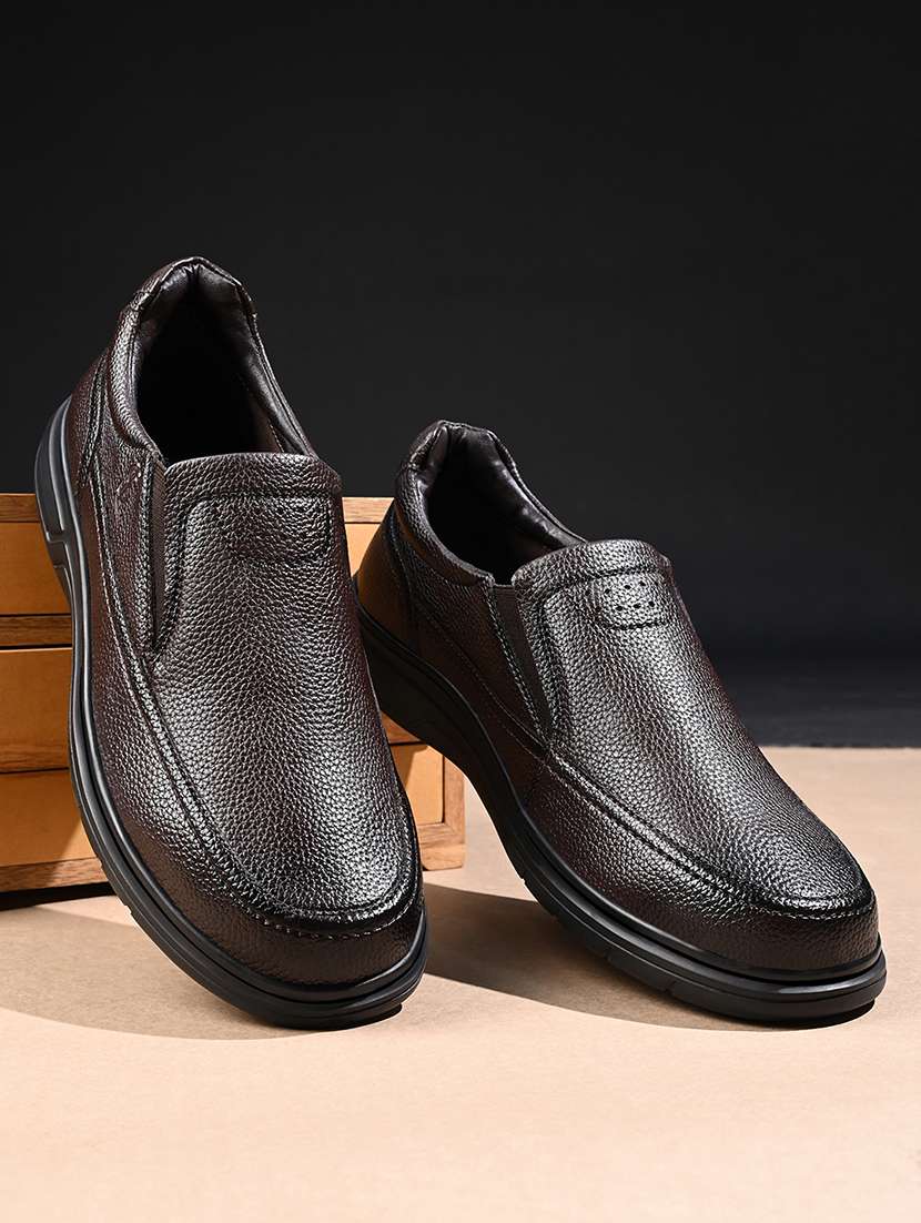 men solid slip on formal shoes - 21979016 -  Zoom Image - 0