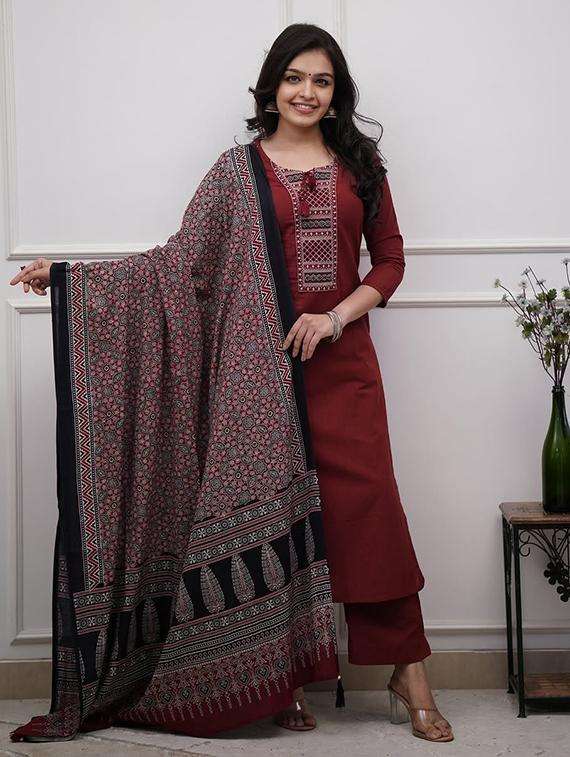 women three quarter sleeve kurta pant with dupatta set