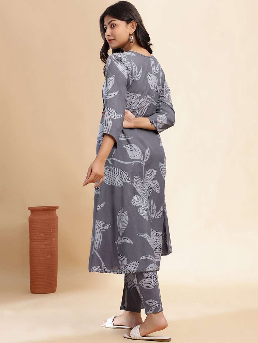 women printed three quarter sleeve kurta palazzo set - 21980053 - Standard Image - 3