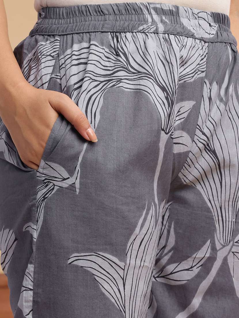 women printed three quarter sleeve kurta palazzo set - 21980053 - Standard Image - 5