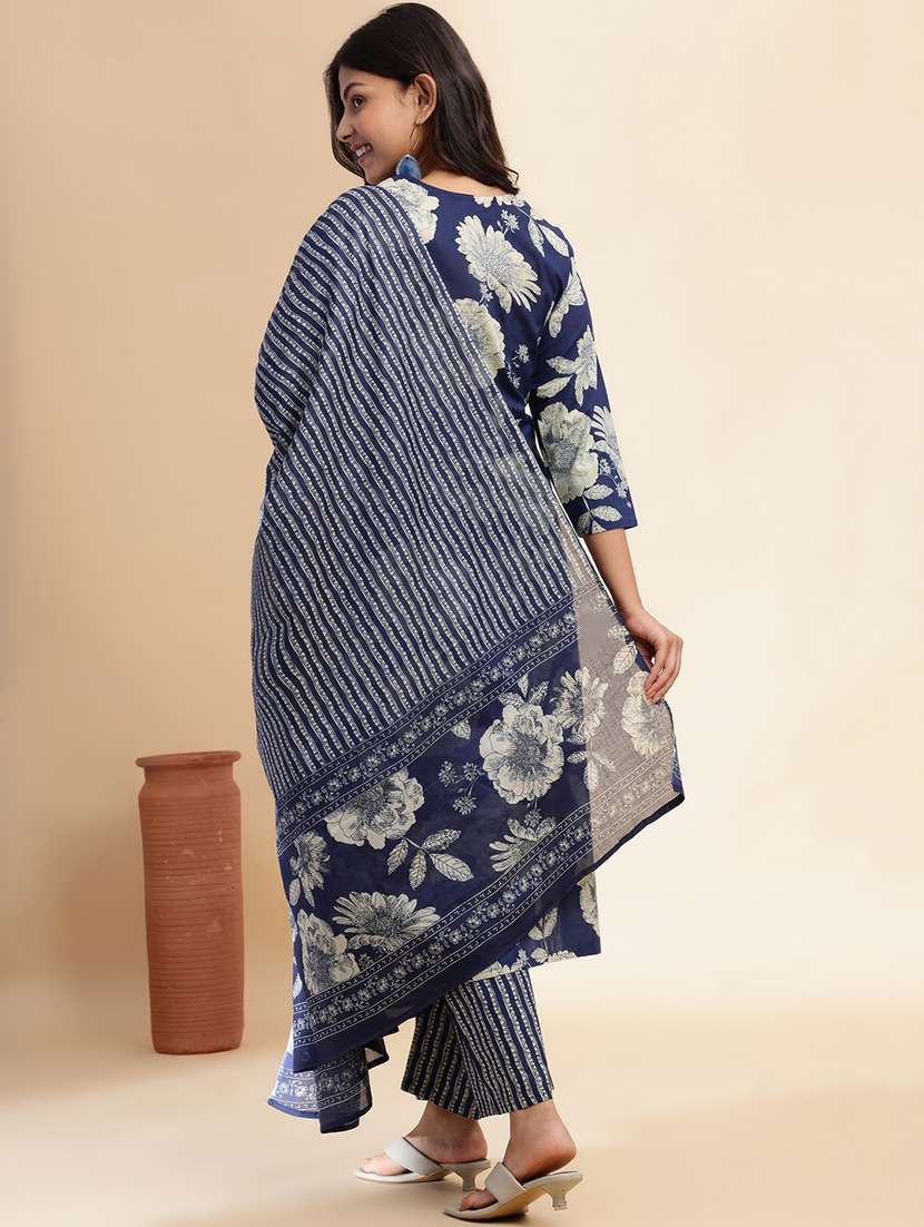 women three quarter sleeve kurta pant with dupatta set - 21980056 -  Standard Image - 3