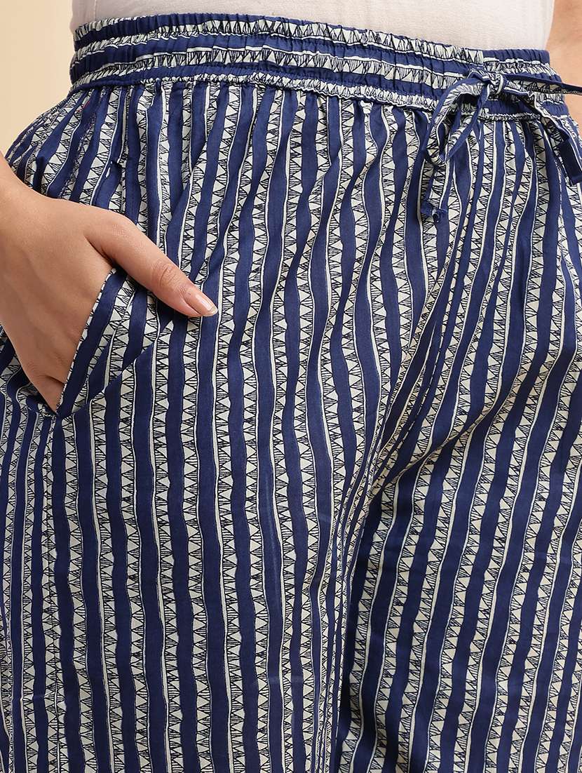 women three quarter sleeve kurta pant with dupatta set - 21980056 -  Standard Image - 5