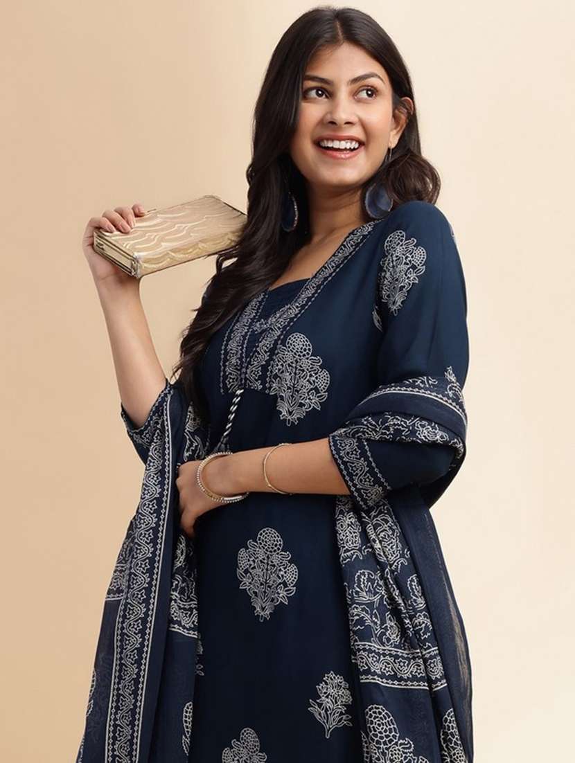 women three quarter sleeve kurta pant with dupatta set - 21980058 -  Standard Image - 3