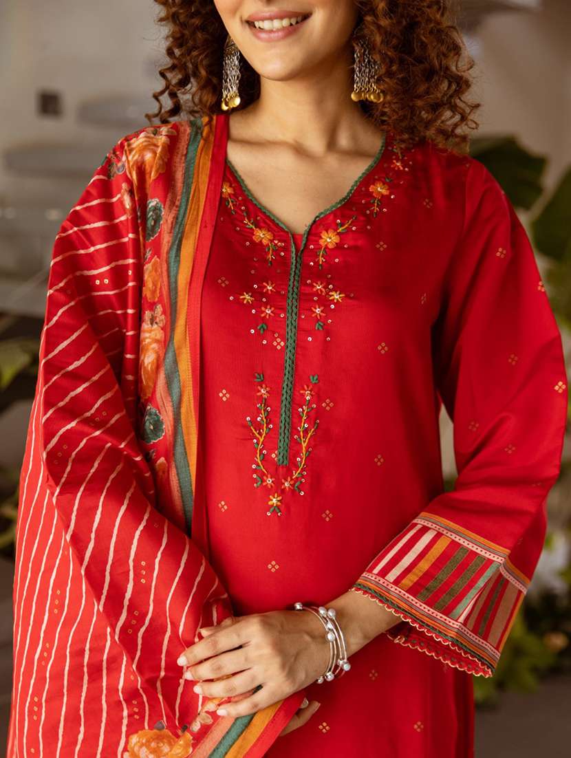 women three quarter sleeve kurta palazzo with dupatta set - 21980370 - Standard Image - 3