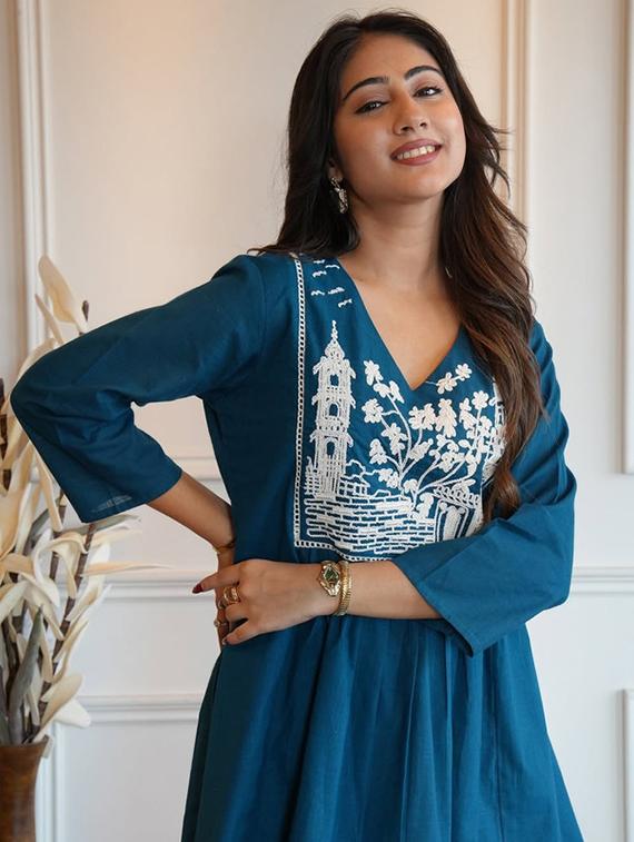 women embroidered kurta and palazzo set - 21980372 - Standard Image - 3