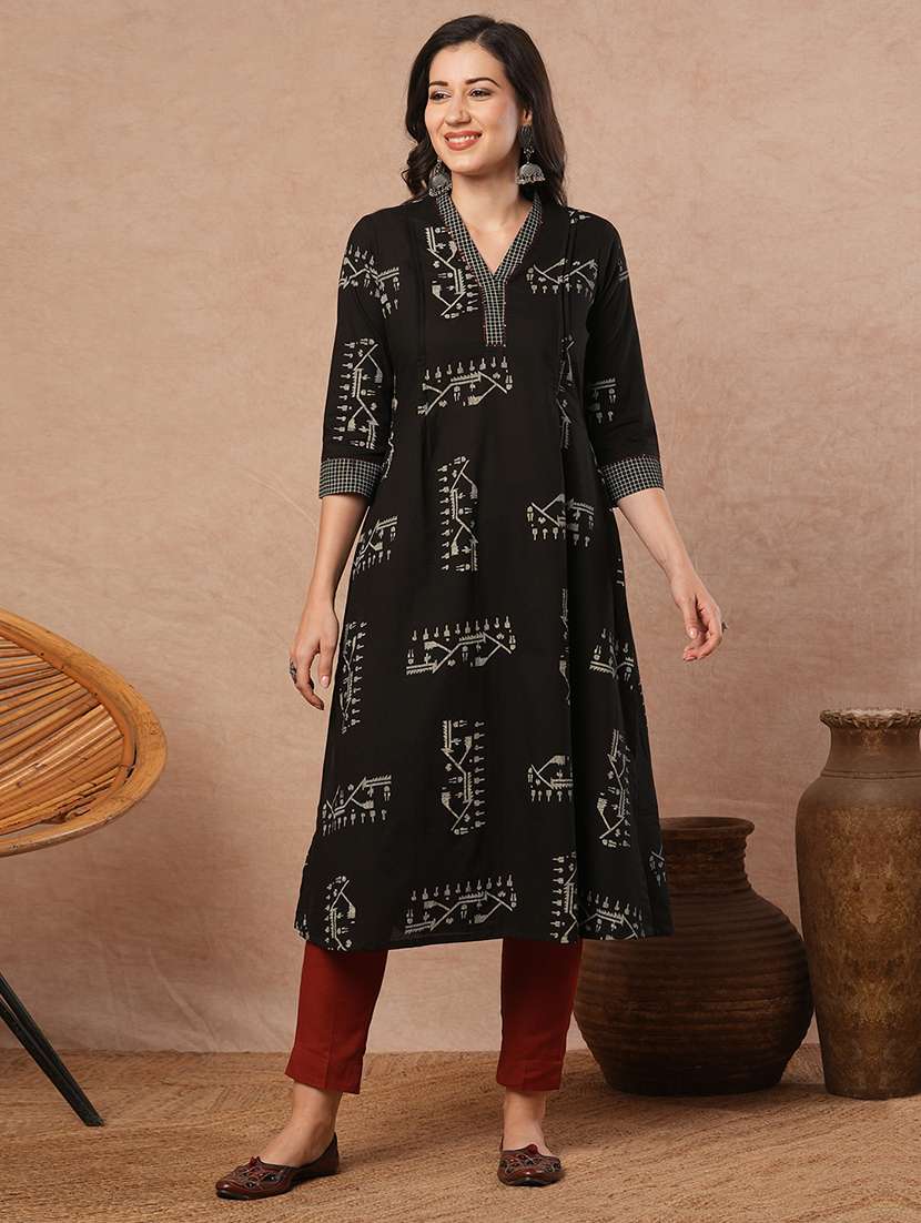women black printed a-line kurta with pocket - 21980939 - Zoom Image - 0