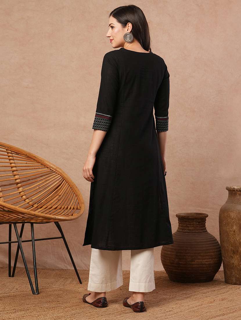 women black printed a-line kurta with pocket - 21980940 - Standard Image - 3