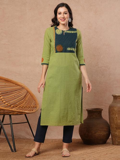 women color blocked key hole neck straight kurta - 21980944 - Standard Image - 0