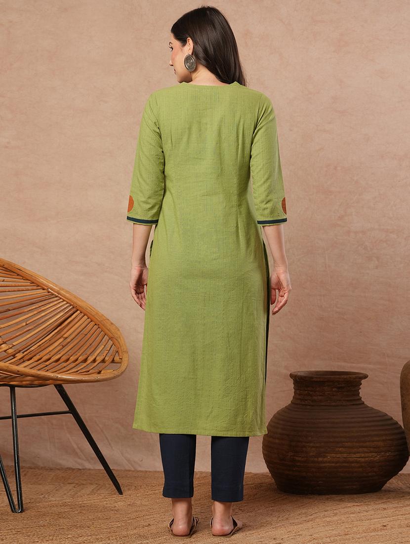 women color blocked key hole neck straight kurta - 21980944 - Standard Image - 3