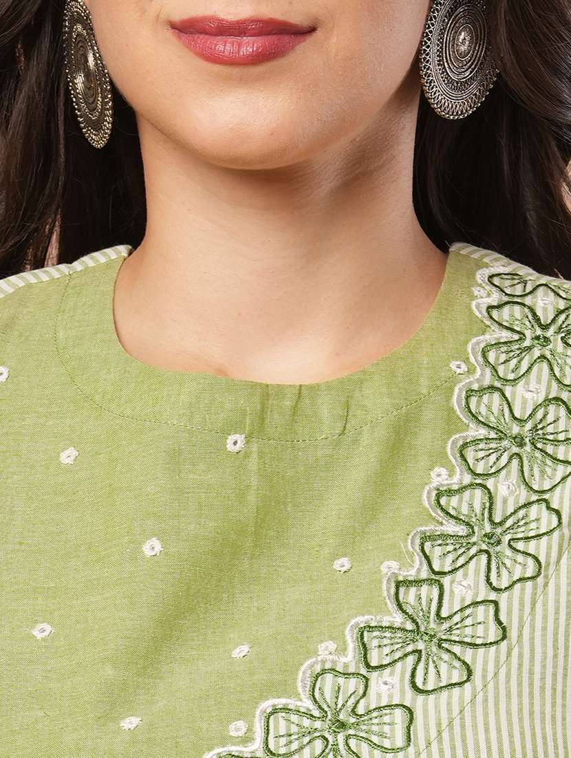 women striped sleeveless straight kurta - 21980946 -  Standard Image - 5