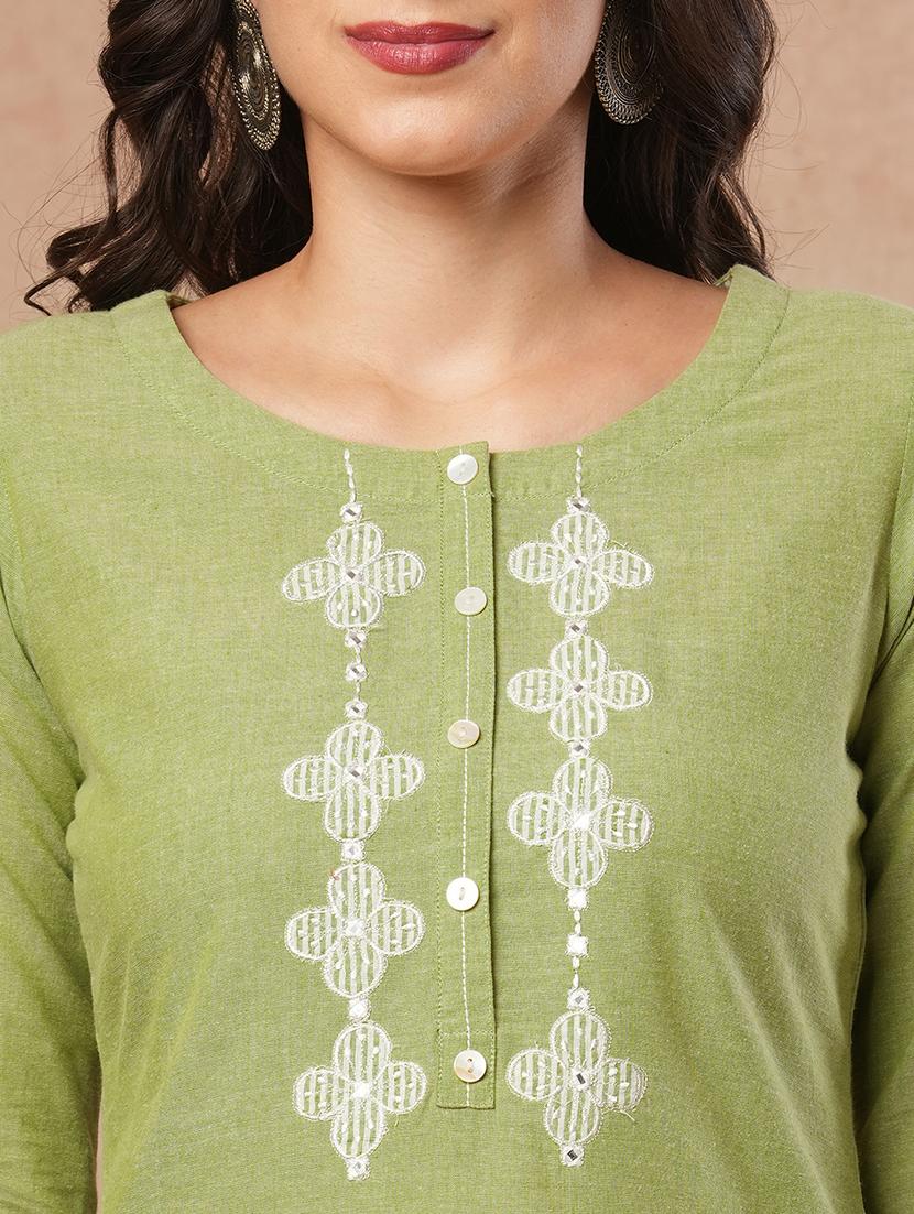 women solid with work three quarter sleeve straight kurta - 21980947 - Standard Image - 5